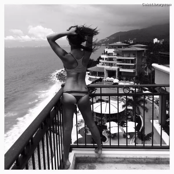 Lea Michele photo 17 of 282