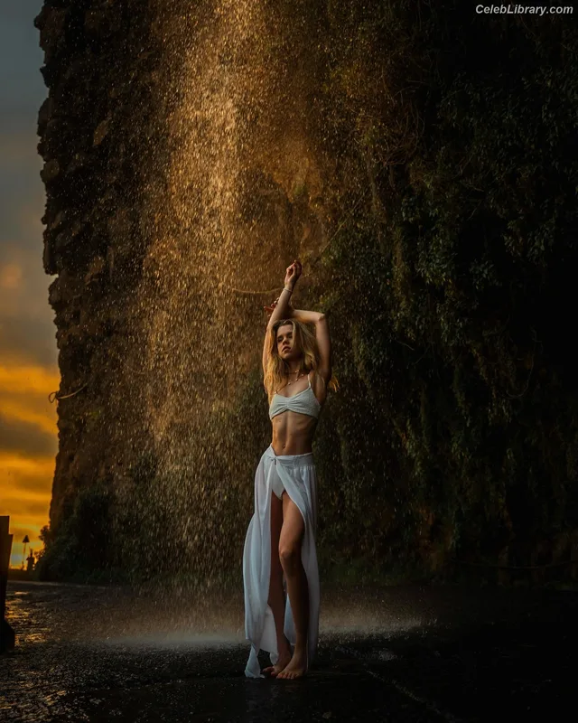 Lea Pietsch photo 9 of 150