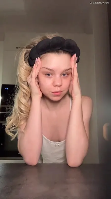 Lea Pietsch photo 15 of 150