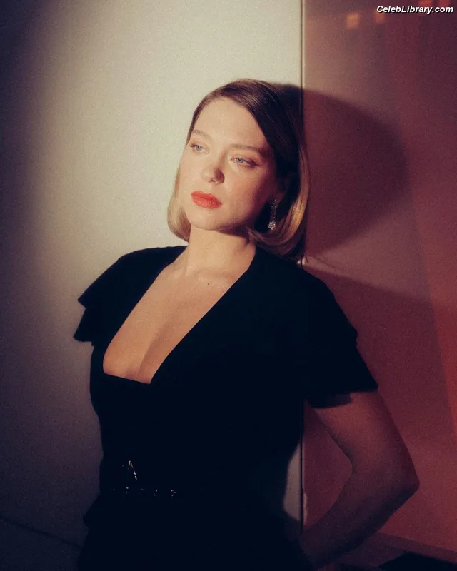 Lea Seydoux photo 6 of 64