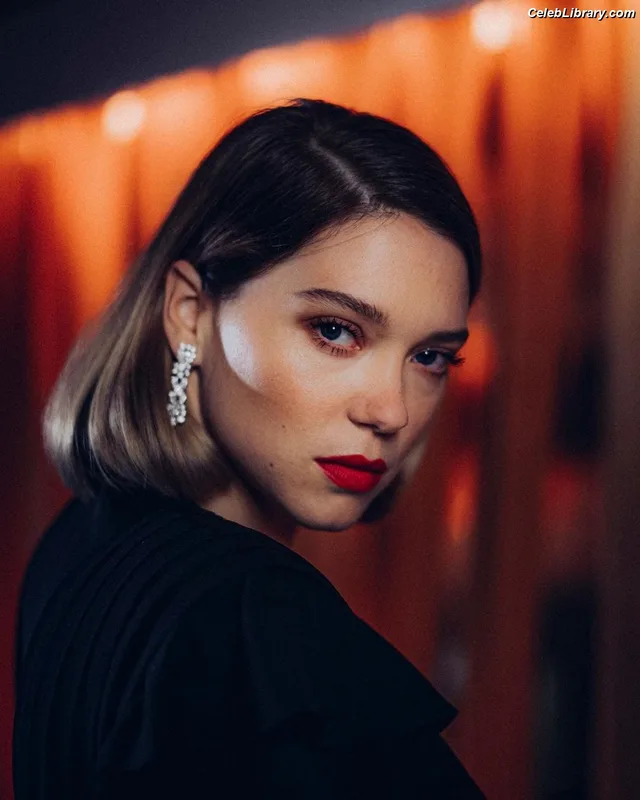 Lea Seydoux photo 7 of 64