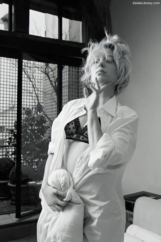 Lea Seydoux photo 1 of 64