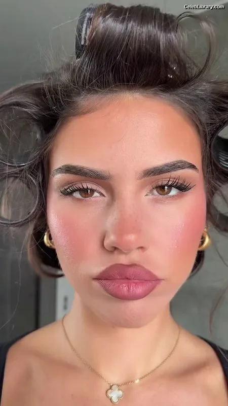 Leah Halton photo 16 of 2152