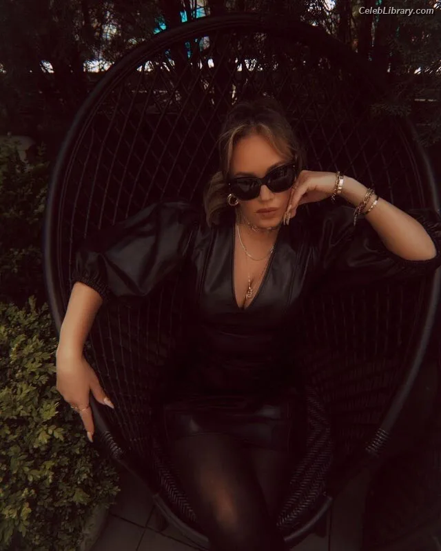 Leah Remini photo 10 of 40