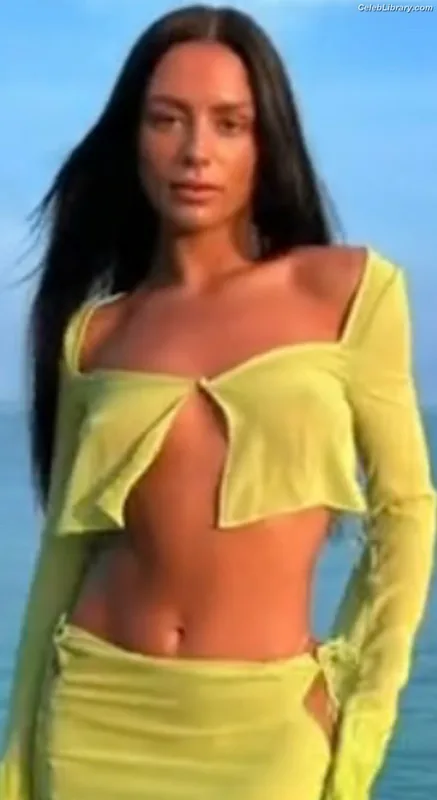 Leah Taylor photo 1 of 82