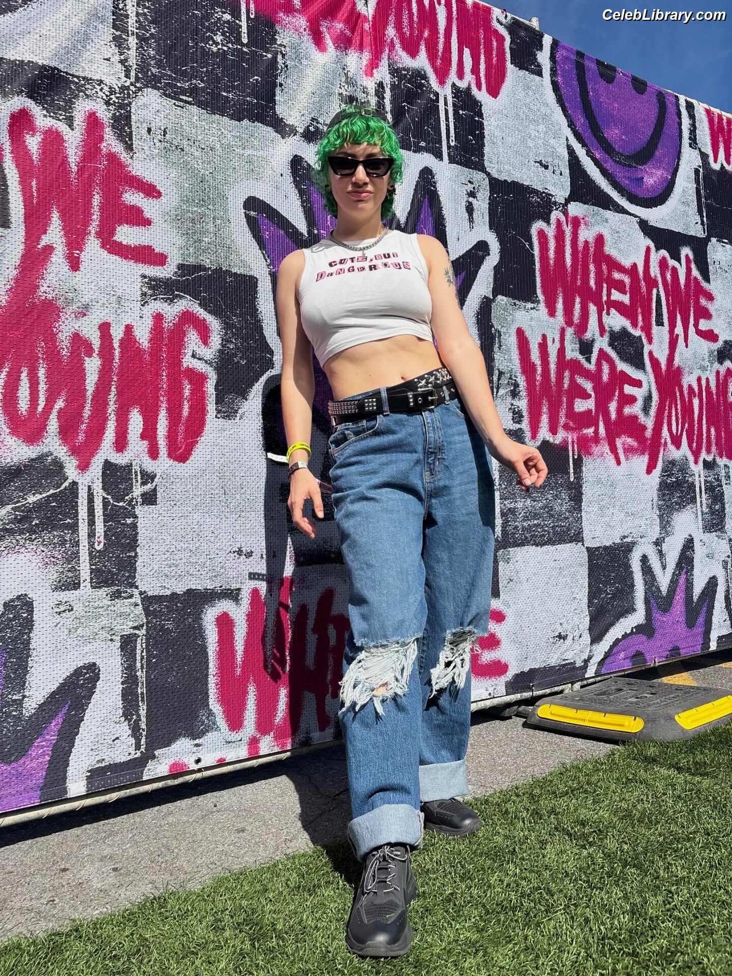 Leah Voysey photo 1 of 52