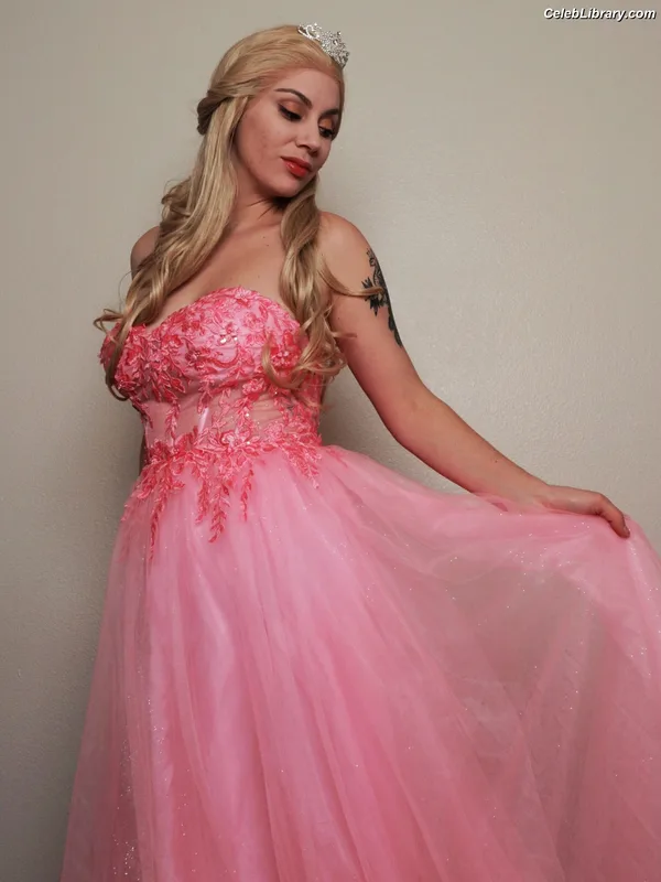 Leah Voysey photo 8 of 52