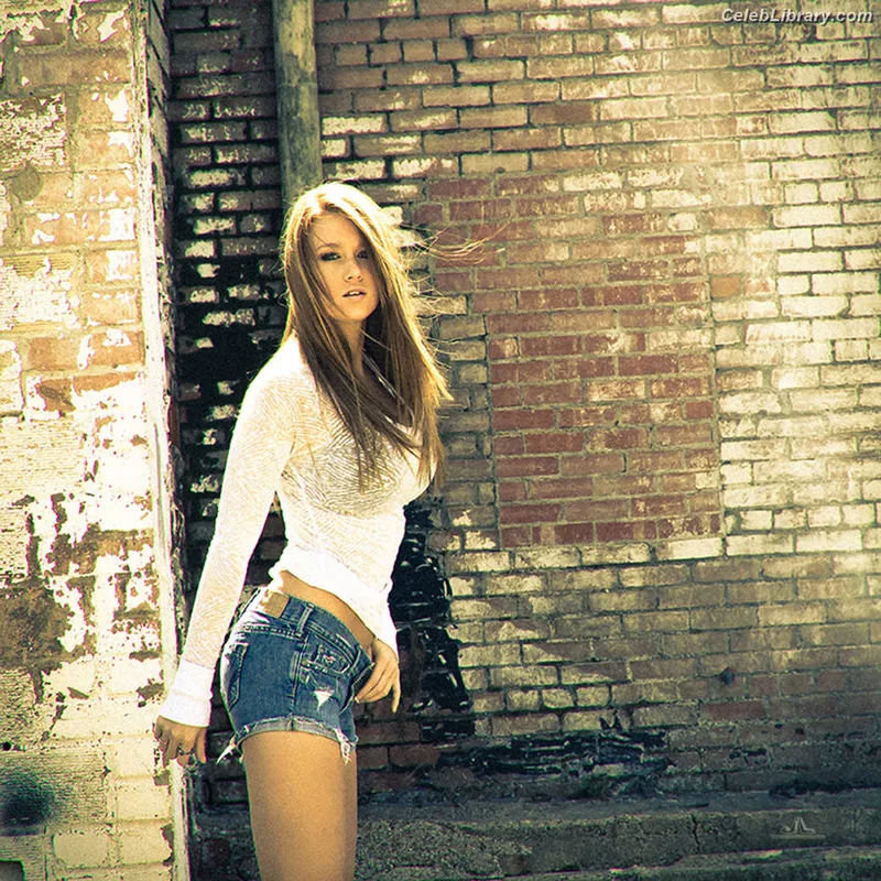 Leanna Decker photo 5 of 4292