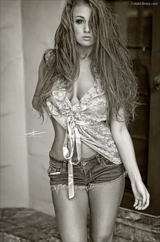 Leanna Decker photo 1 of 4292