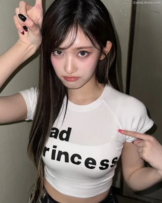 Lee Hyun-seo LEESEO (IVE) photo 1 of 52