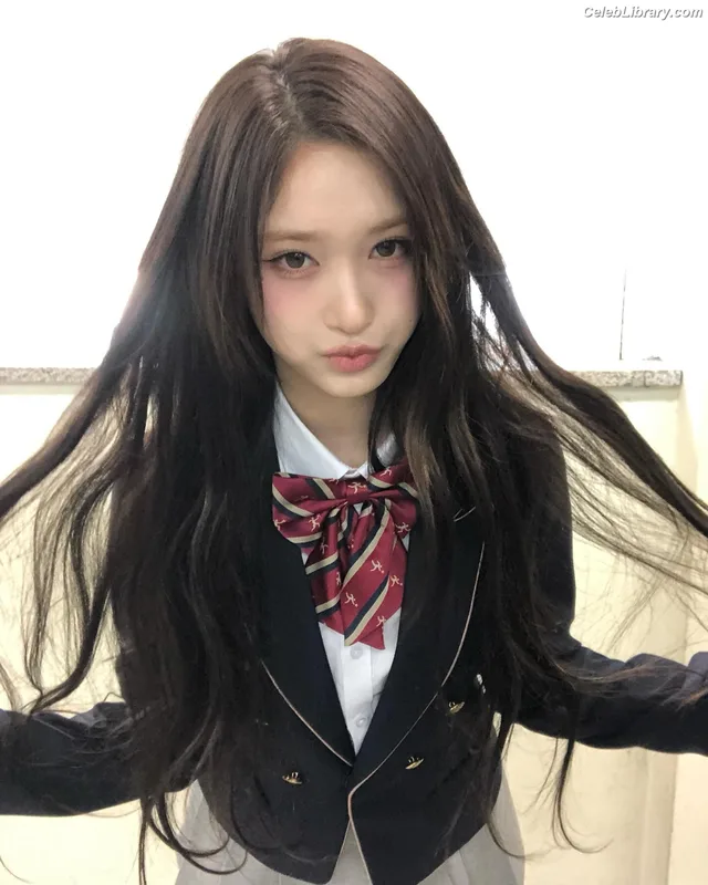 Lee Hyun-seo LEESEO (IVE) photo 5 of 52