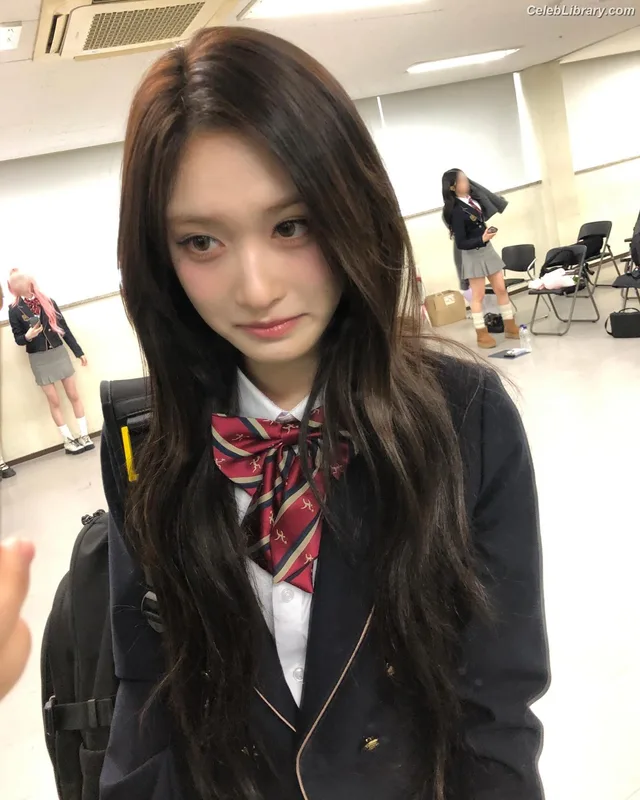Lee Hyun-seo LEESEO (IVE) photo 6 of 52