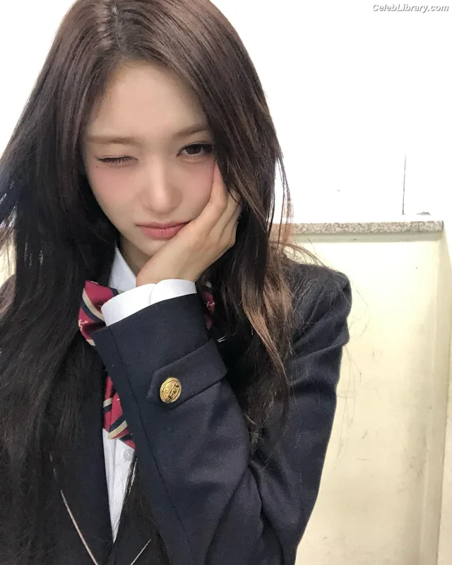 Lee Hyun-seo LEESEO (IVE) photo 8 of 52