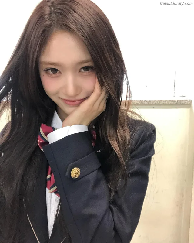 Lee Hyun-seo LEESEO (IVE) photo 9 of 52