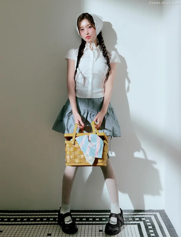 Lee Hyun-seo LEESEO (IVE) photo 16 of 52