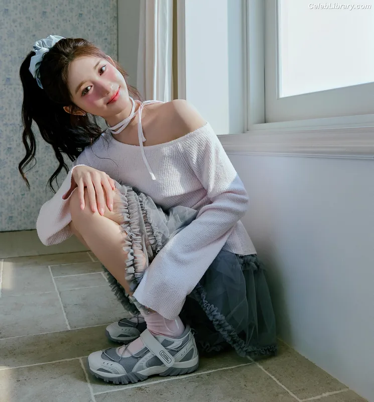 Lee Hyun-seo LEESEO (IVE) photo 20 of 52
