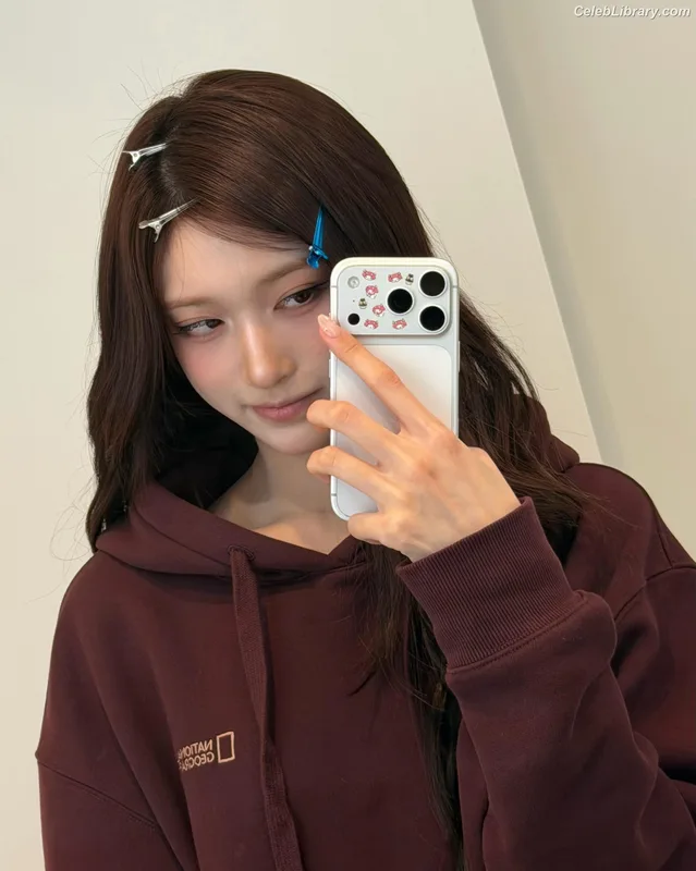 Lee Hyun-seo LEESEO (IVE) photo 2 of 52