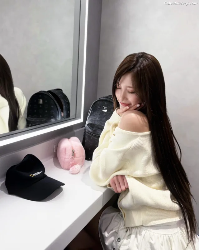 Lee Hyun-seo LEESEO (IVE) photo 3 of 52