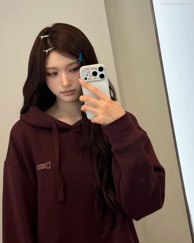 Lee Hyun-seo LEESEO (IVE) photo 4 of 52