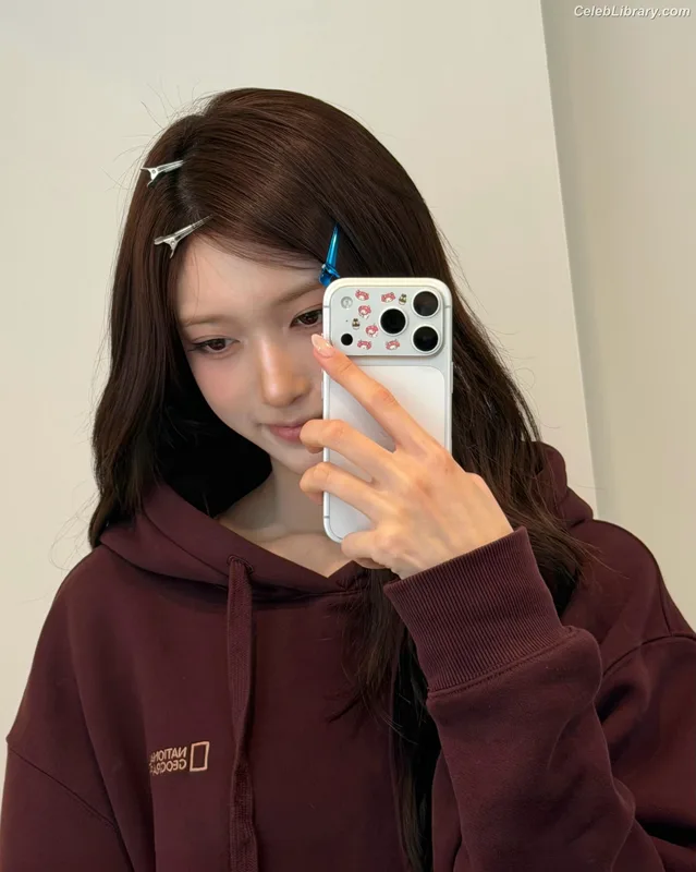 Lee Hyun-seo LEESEO (IVE) photo 6 of 52