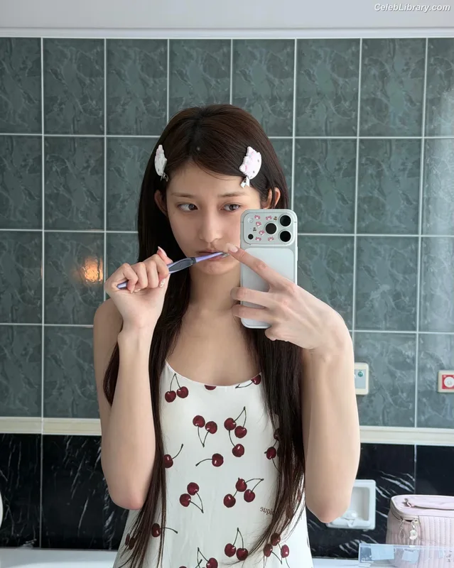 Lee Hyun-seo LEESEO (IVE) photo 7 of 52