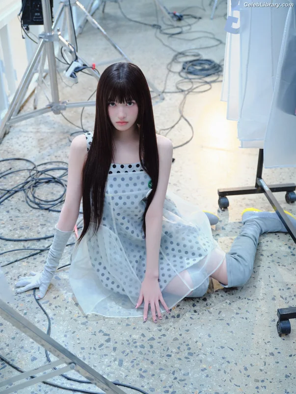 Lee Hyun-seo LEESEO (IVE) photo 12 of 52