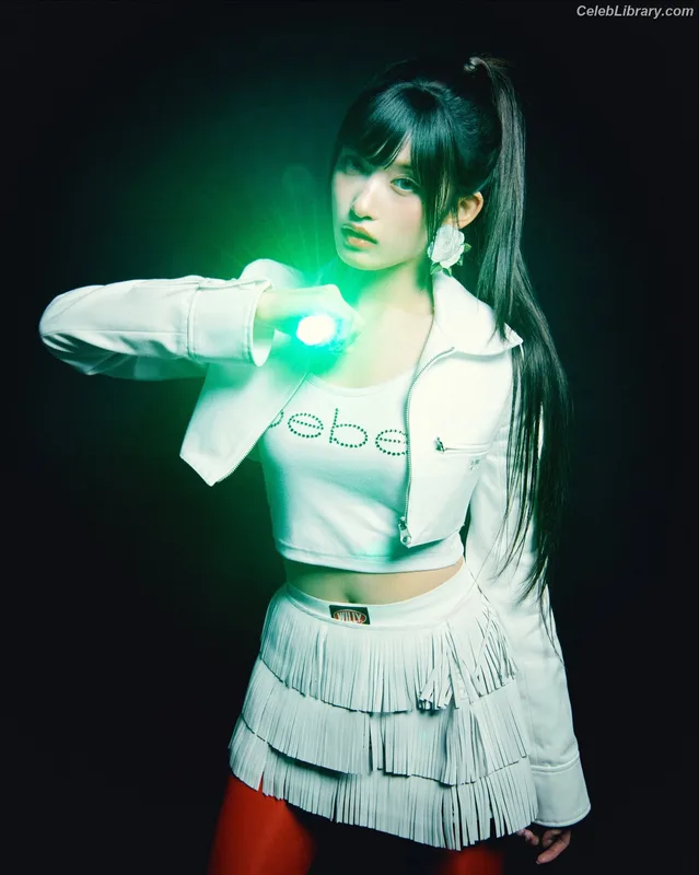 Lee Hyun-seo LEESEO (IVE) photo 17 of 52