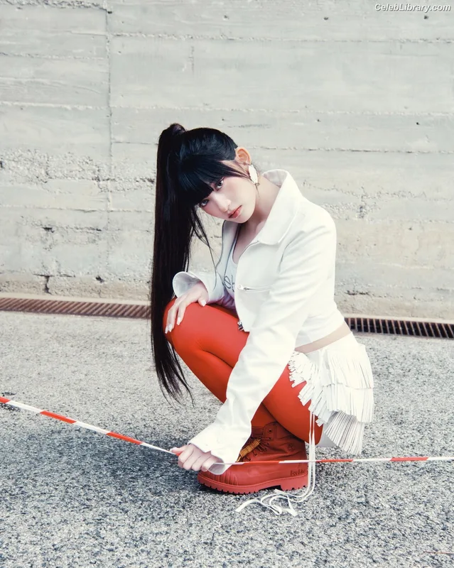 Lee Hyun-seo LEESEO (IVE) photo 19 of 52
