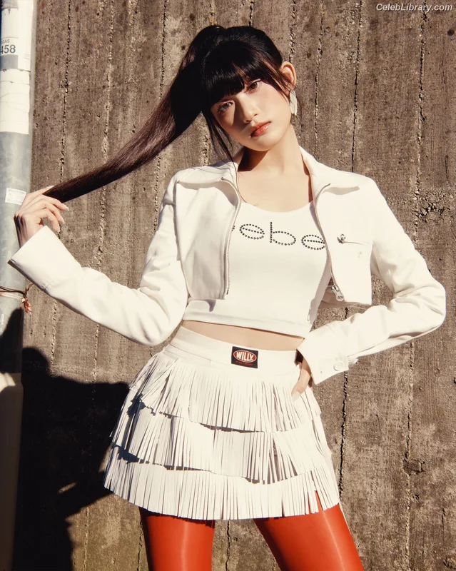 Lee Hyun-seo LEESEO (IVE) photo 22 of 52
