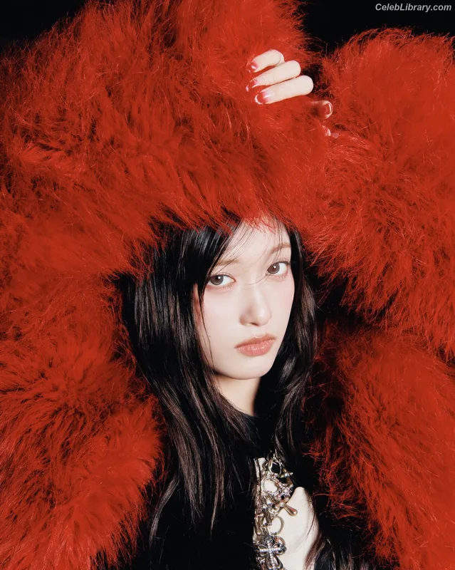 Lee Hyun-seo LEESEO (IVE) photo 23 of 52
