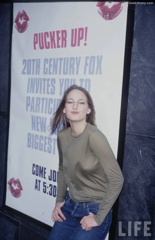 Leelee Sobieski photo 22 of 136