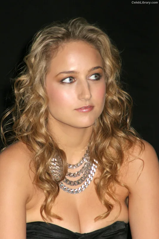 Leelee Sobieski photo 4 of 136