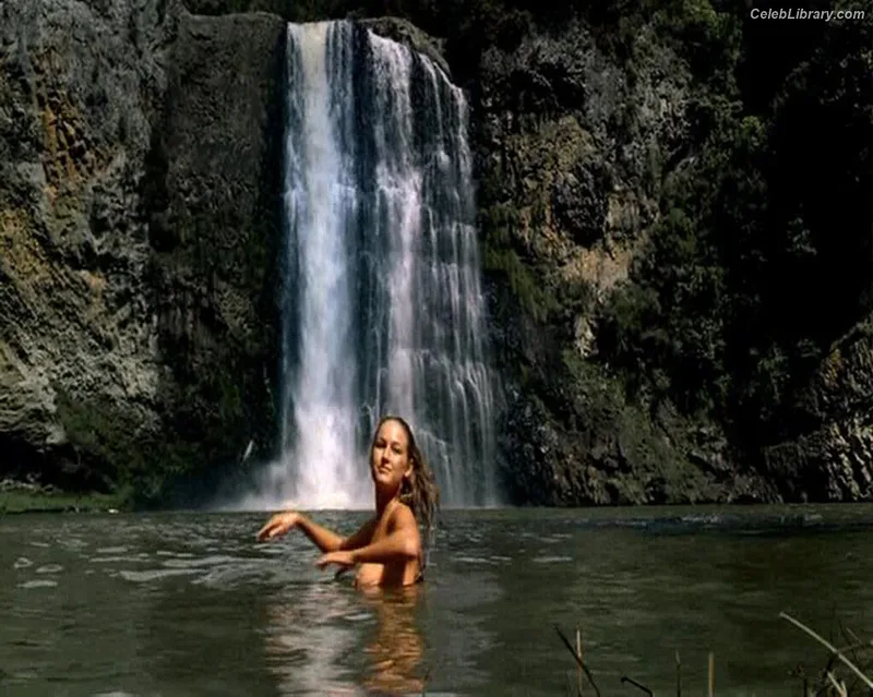 Leelee Sobieski photo 11 of 136