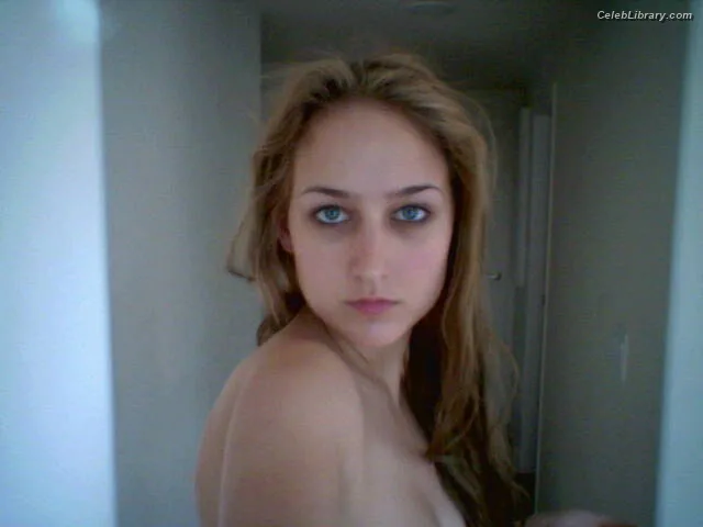 Leelee Sobieski photo 2 of 136