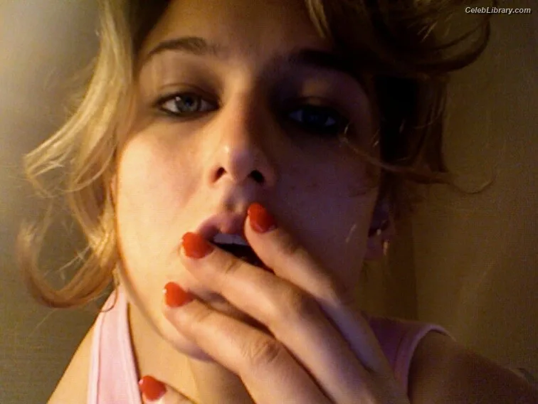 Leelee Sobieski photo 15 of 136