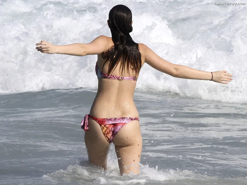 Leighton Meester photo 4 of 46
