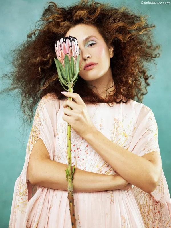 Leighton Meester photo 20 of 46
