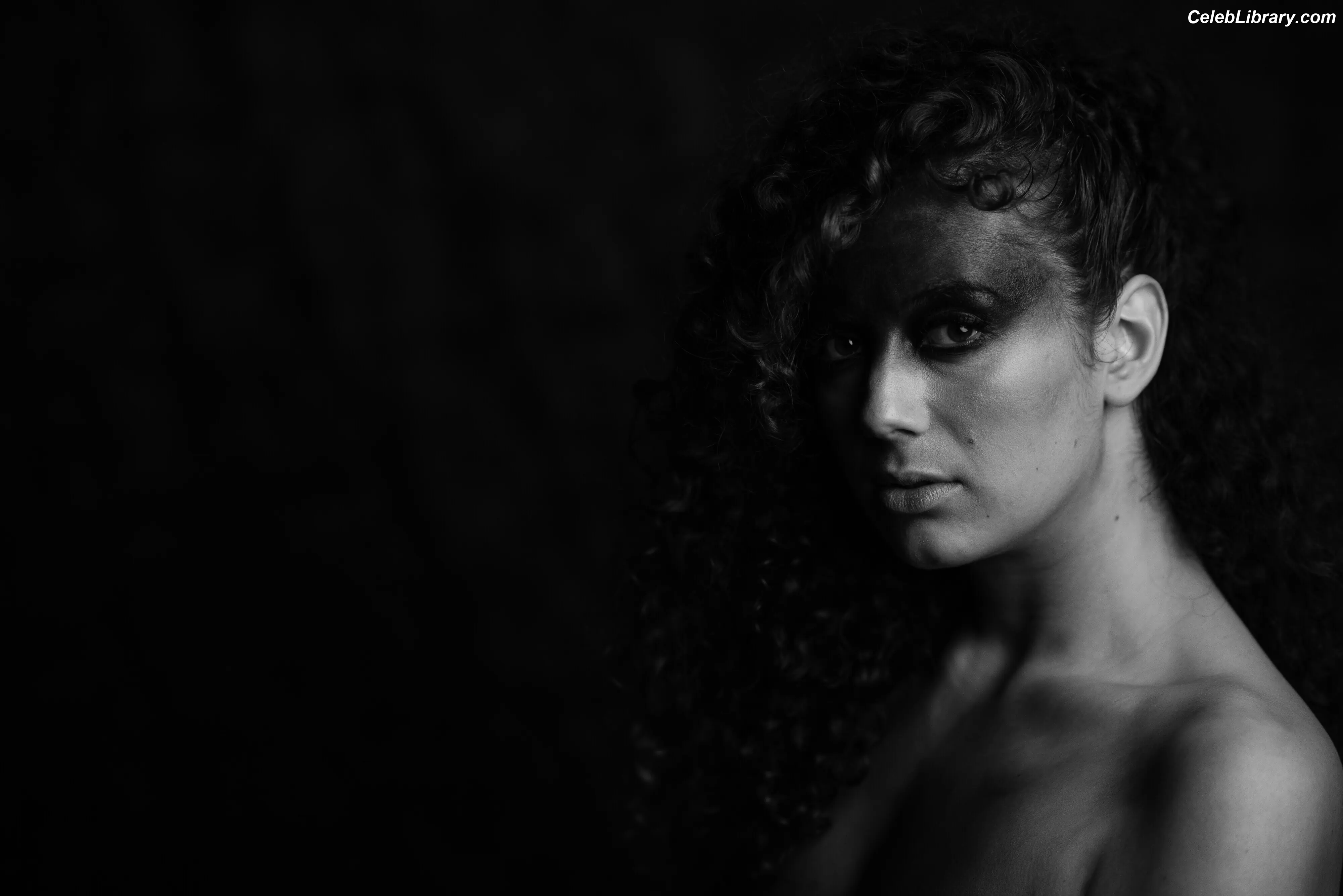 Leila Lowfire photo 13 of 234