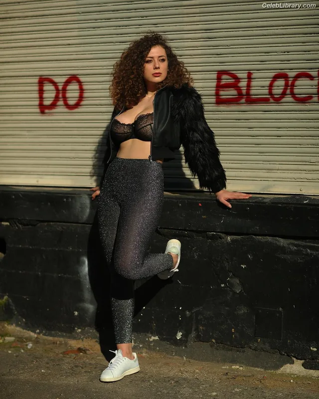 Leila Lowfire photo 9 of 235