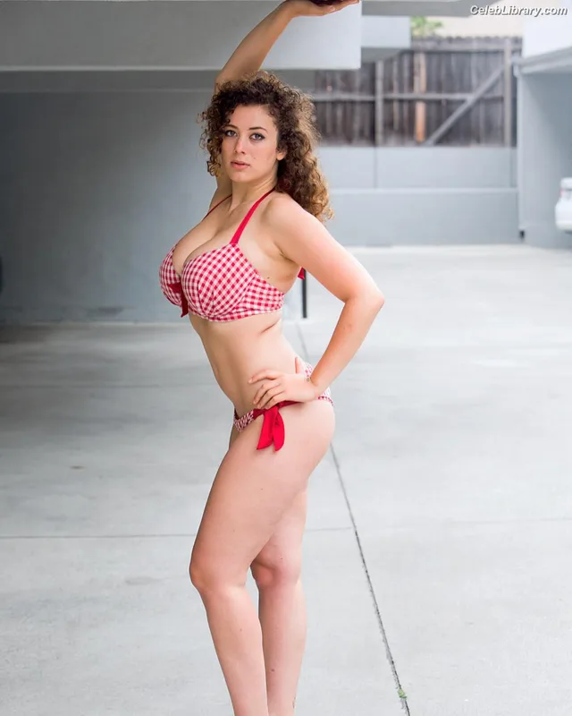 Leila Lowfire photo 21 of 235