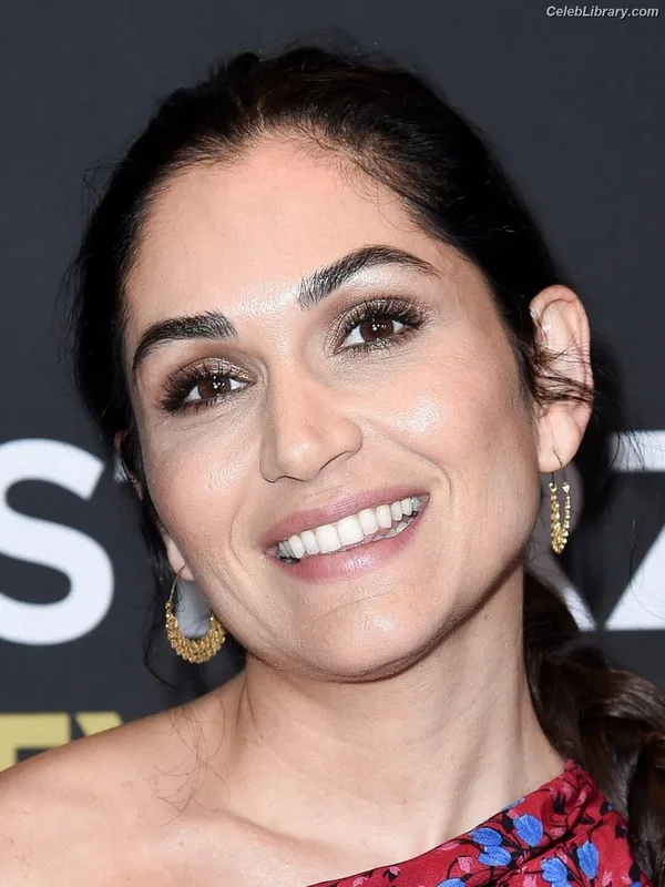 Lela Loren photo 1 of 4