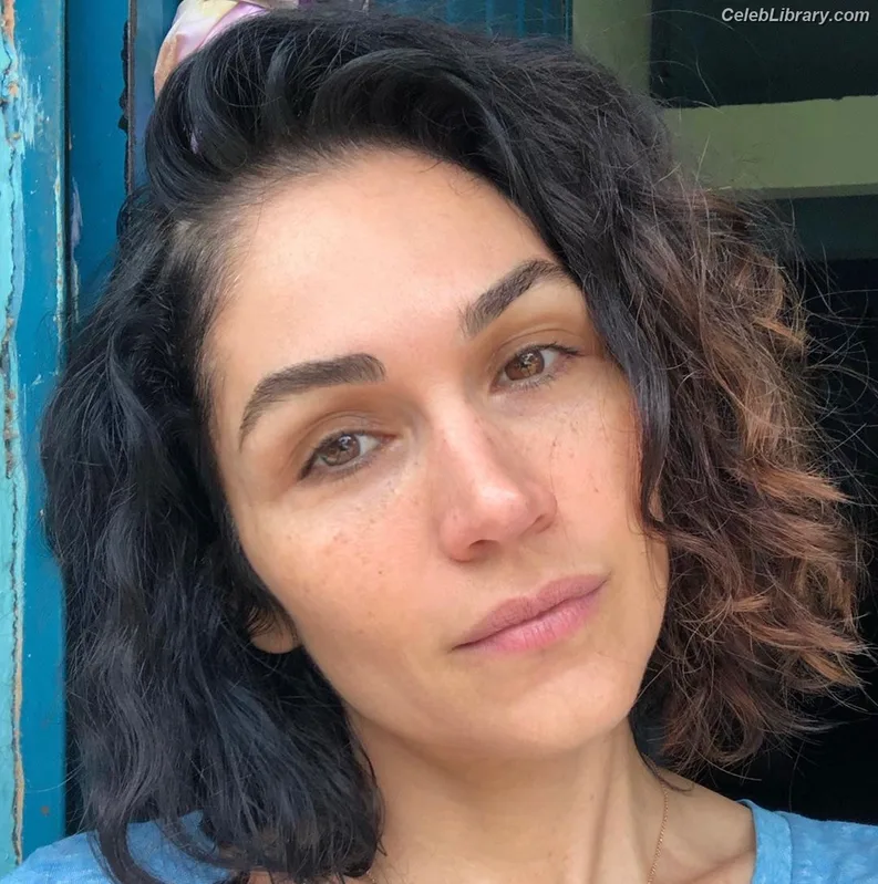 Lela Loren photo 3 of 4