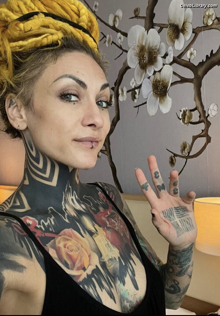 Lena Scissorhands photo 4 of 49