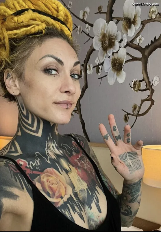 Lena Scissorhands photo 1 of 49
