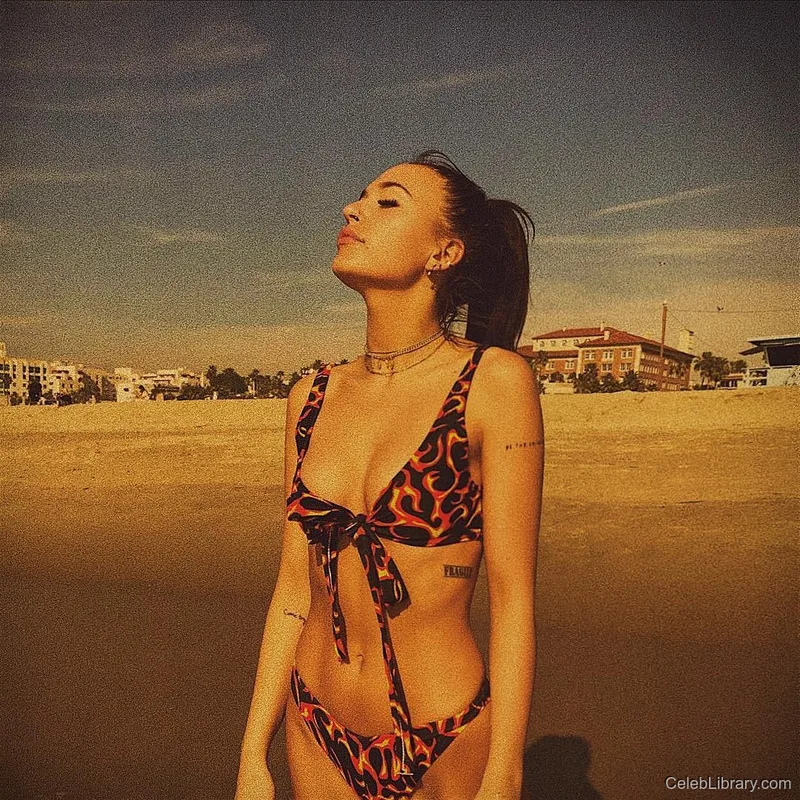 Lennon Stella photo 4 of 24