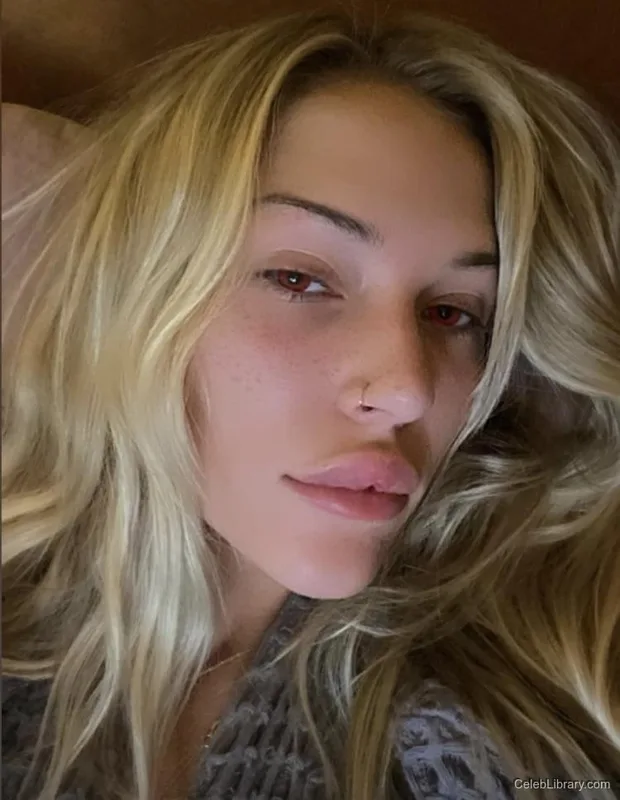 Lennon Stella photo 18 of 24