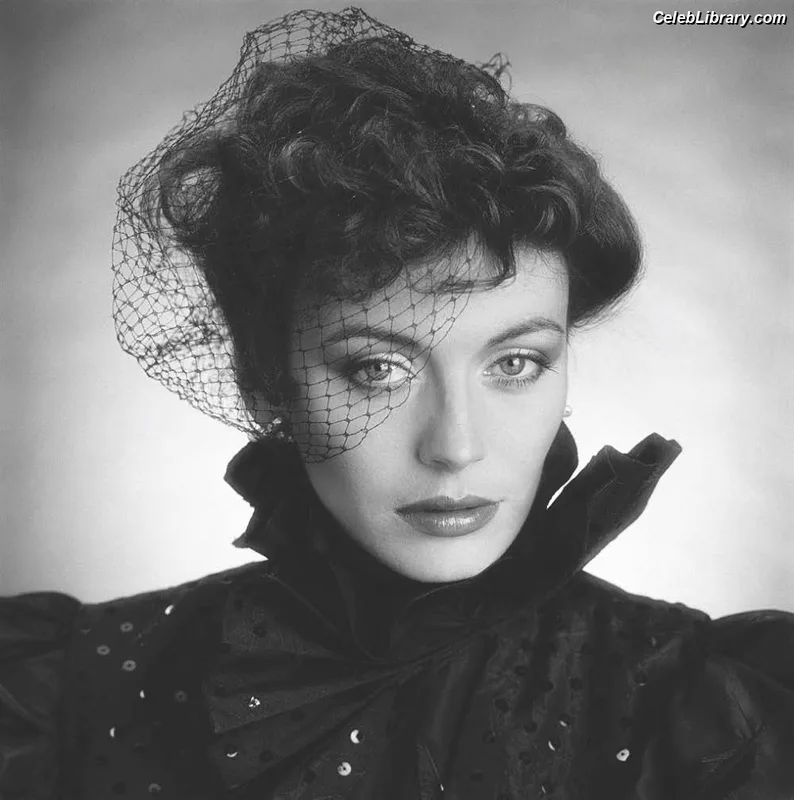 Lesley-Anne Down photo 4 of 13