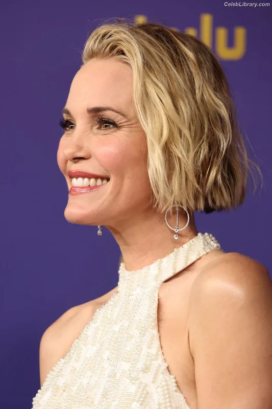 Leslie Bibb photo 4 of 101