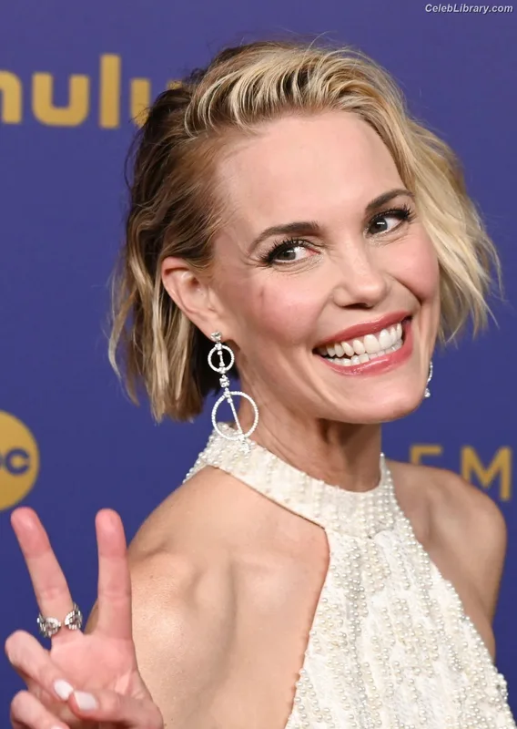 Leslie Bibb photo 6 of 101