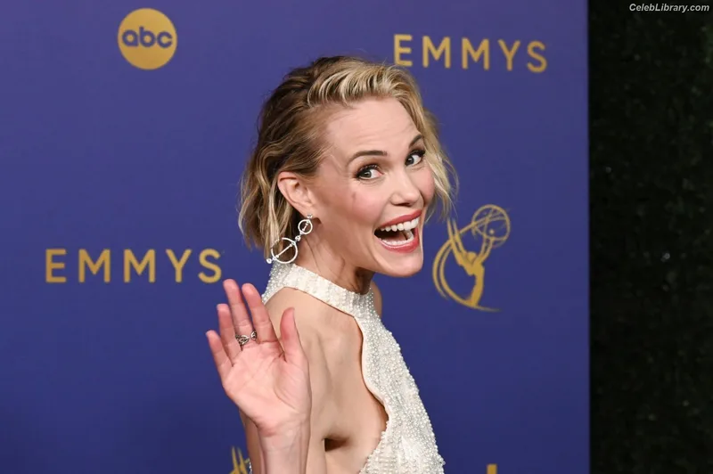 Leslie Bibb photo 7 of 101